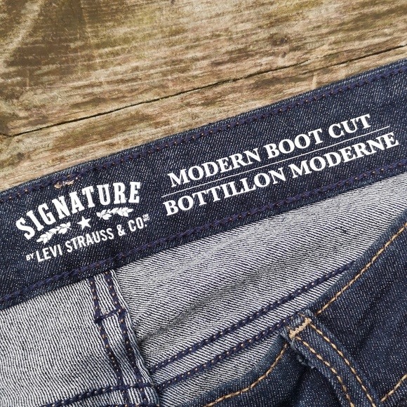 Levi's 'modern boot cut' jeans - Picture 2 of 9